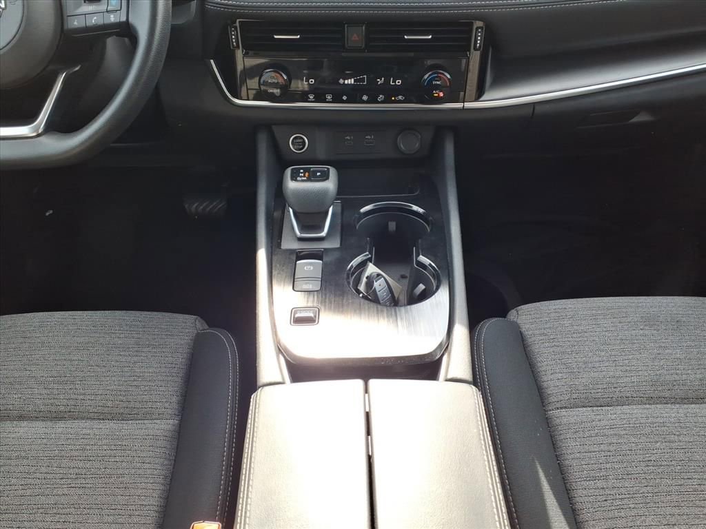 Used 2022 Nissan Rogue SV image 11