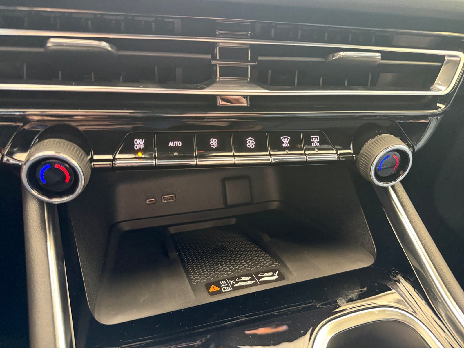 New 2027 Chevrolet Traverse LT w/ Sun and Wheel Package FWD image 28