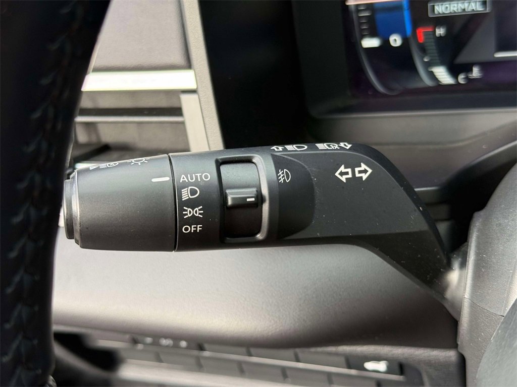 Used 2023 Mitsubishi Outlander AWD image 32