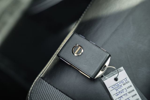 Used 2021 Volvo XC60 T6 R-Design w/ Advanced Package image 43