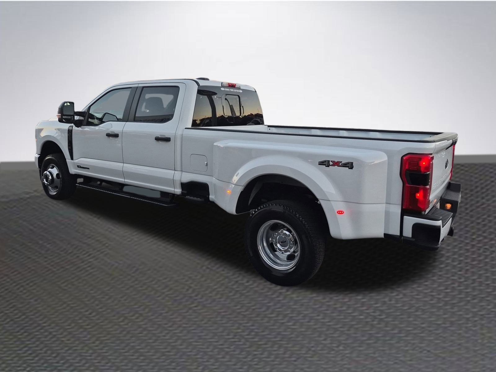 New 2026 Ford F350 4x4 Crew Cab DRW Super Duty image 5