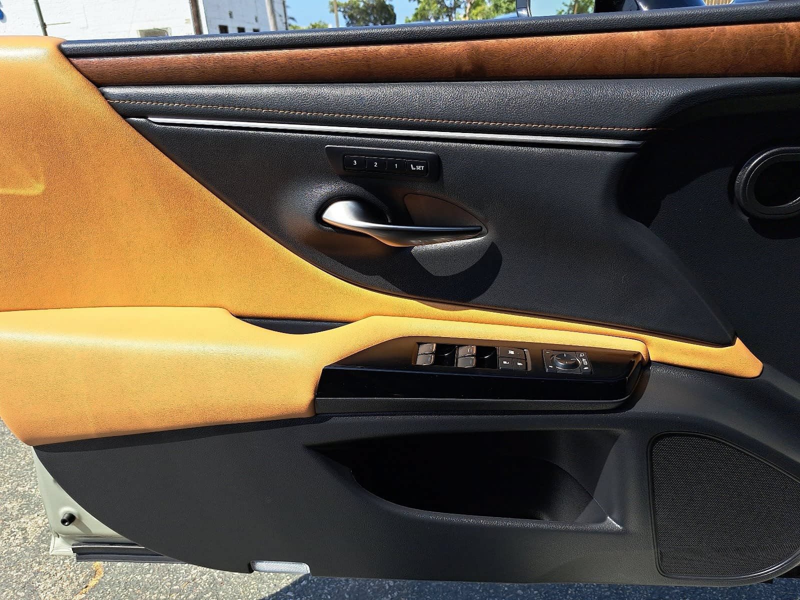 Used 2024 Lexus ES 300h w/ Premium Package FWD image 28