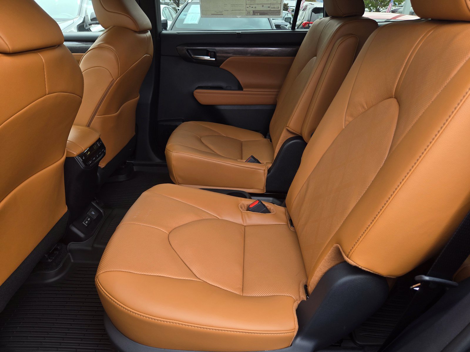 New 2026 Toyota Highlander Platinum AWD/4WD image 8