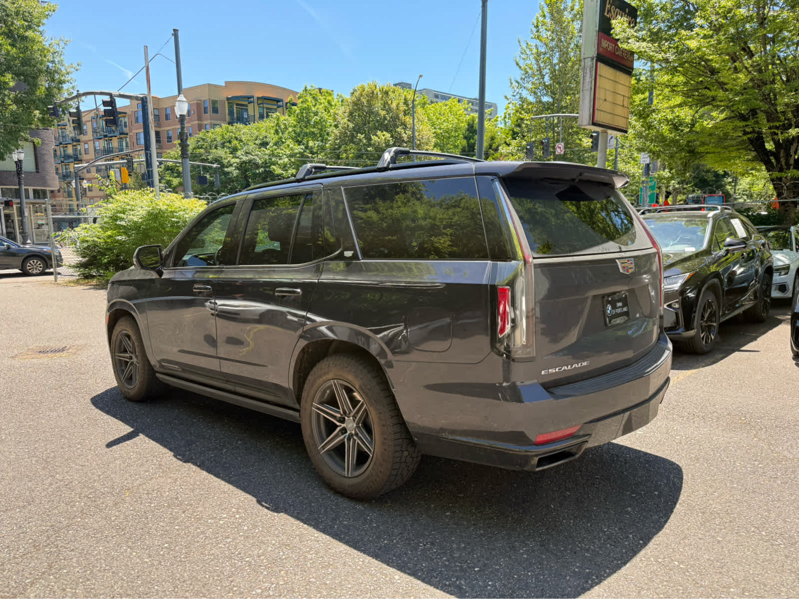 Used 2022 Cadillac Escalade Sport Platinum w/ Heavy-Duty Trailer Package AWD/4WD image 3