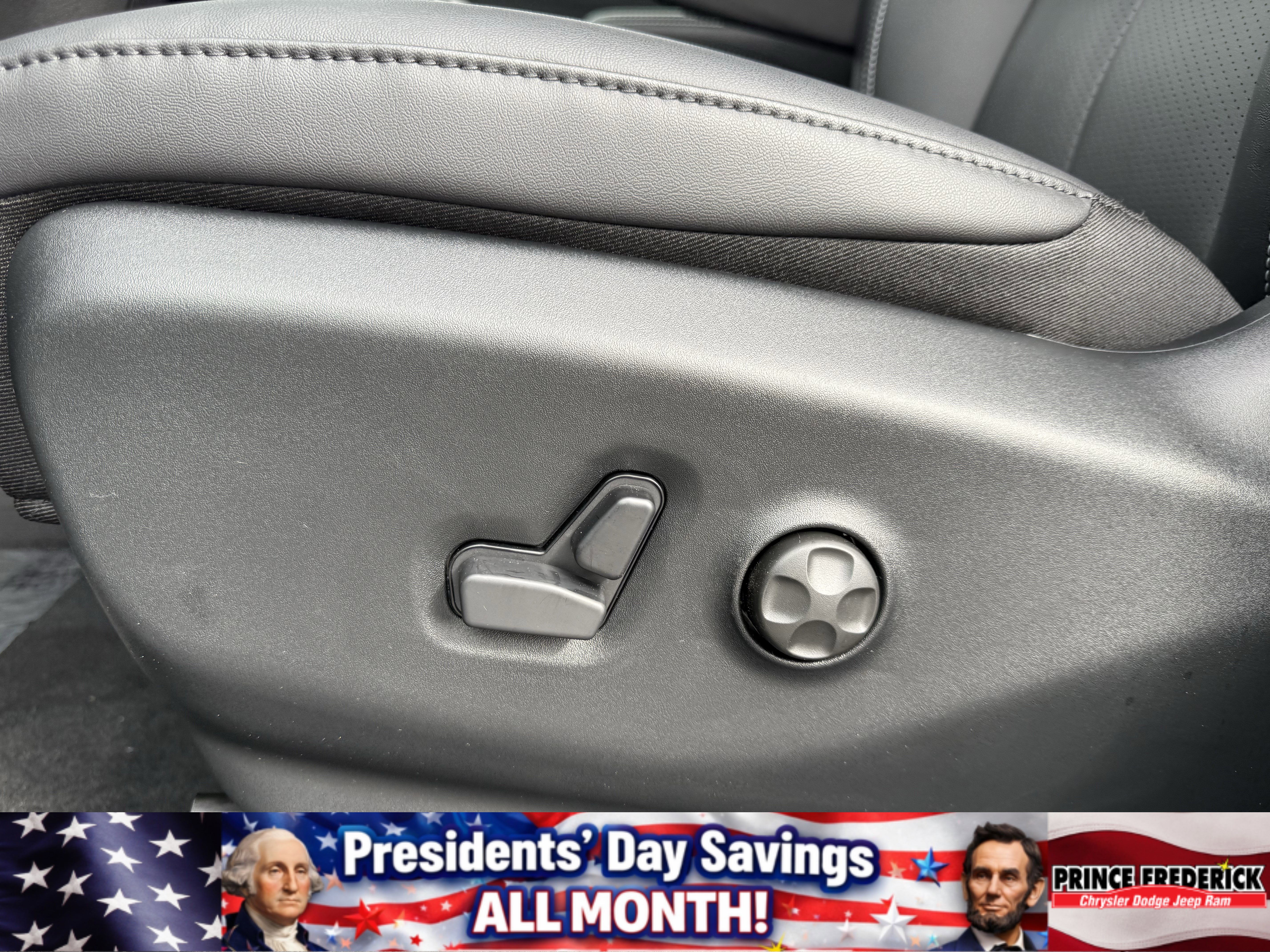 New 2026 Chrysler Pacifica Select image 11