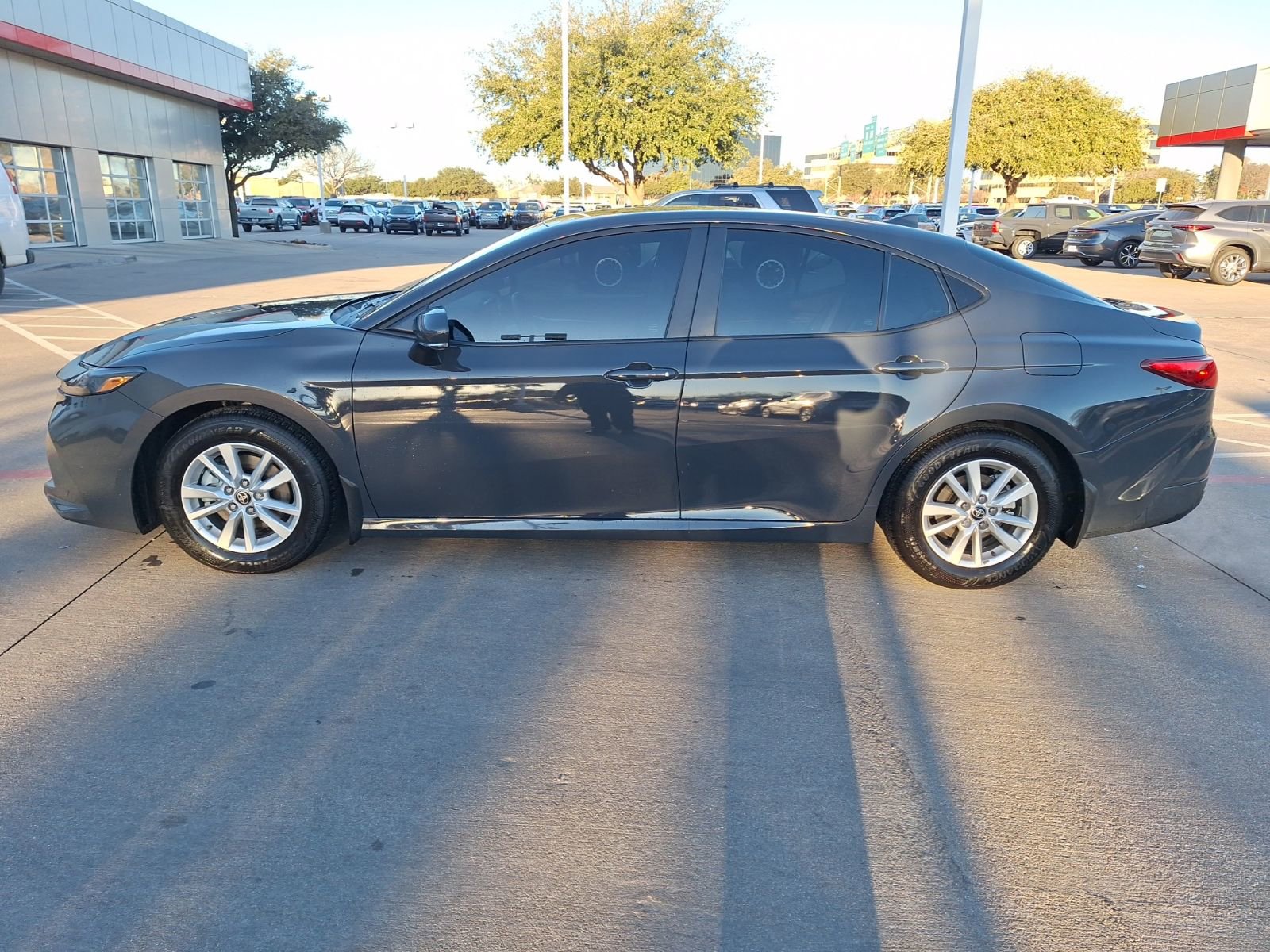 Used 2025 Toyota Camry LE image 3