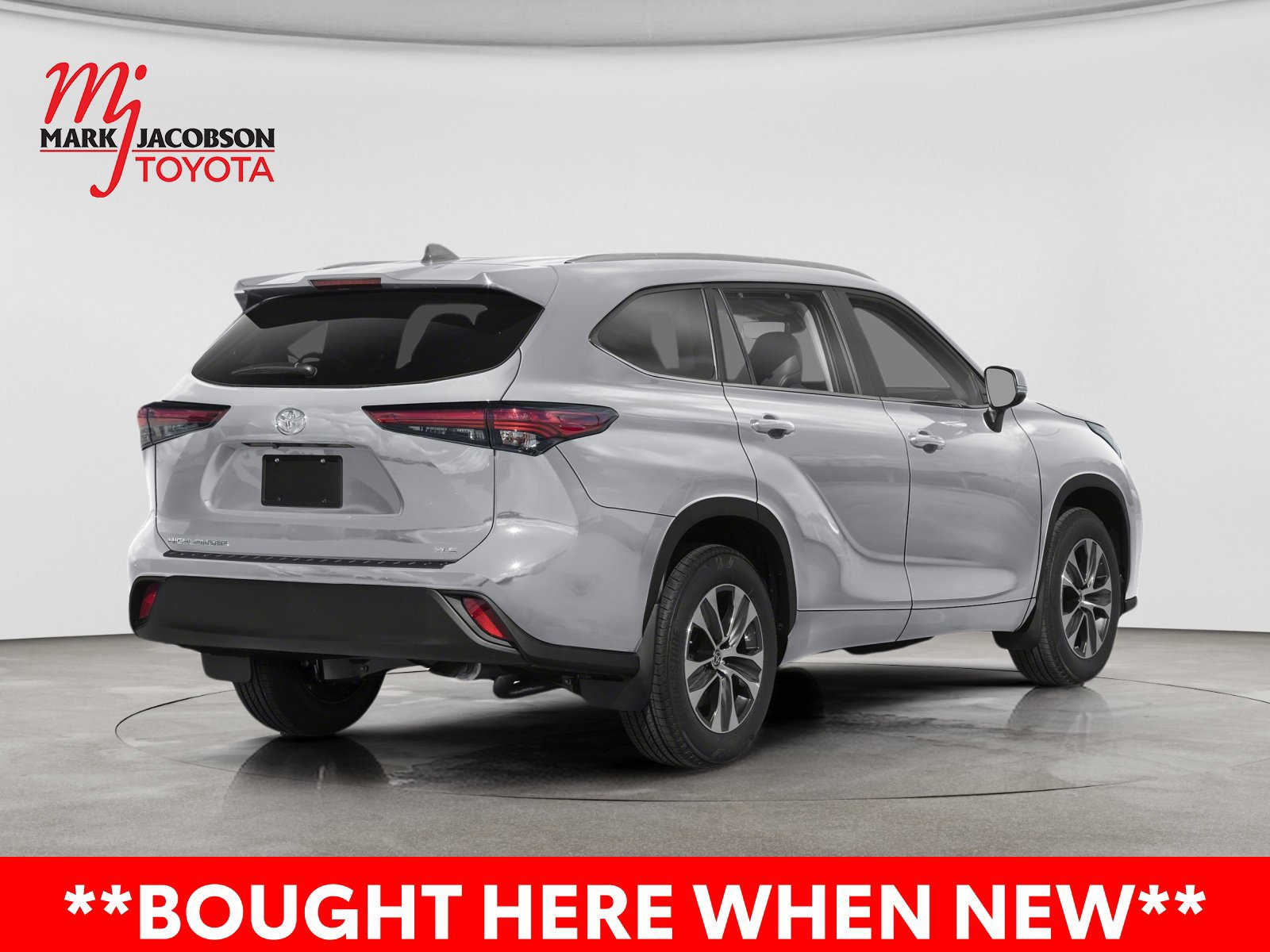 Used 2023 Toyota Highlander XLE FWD image 3