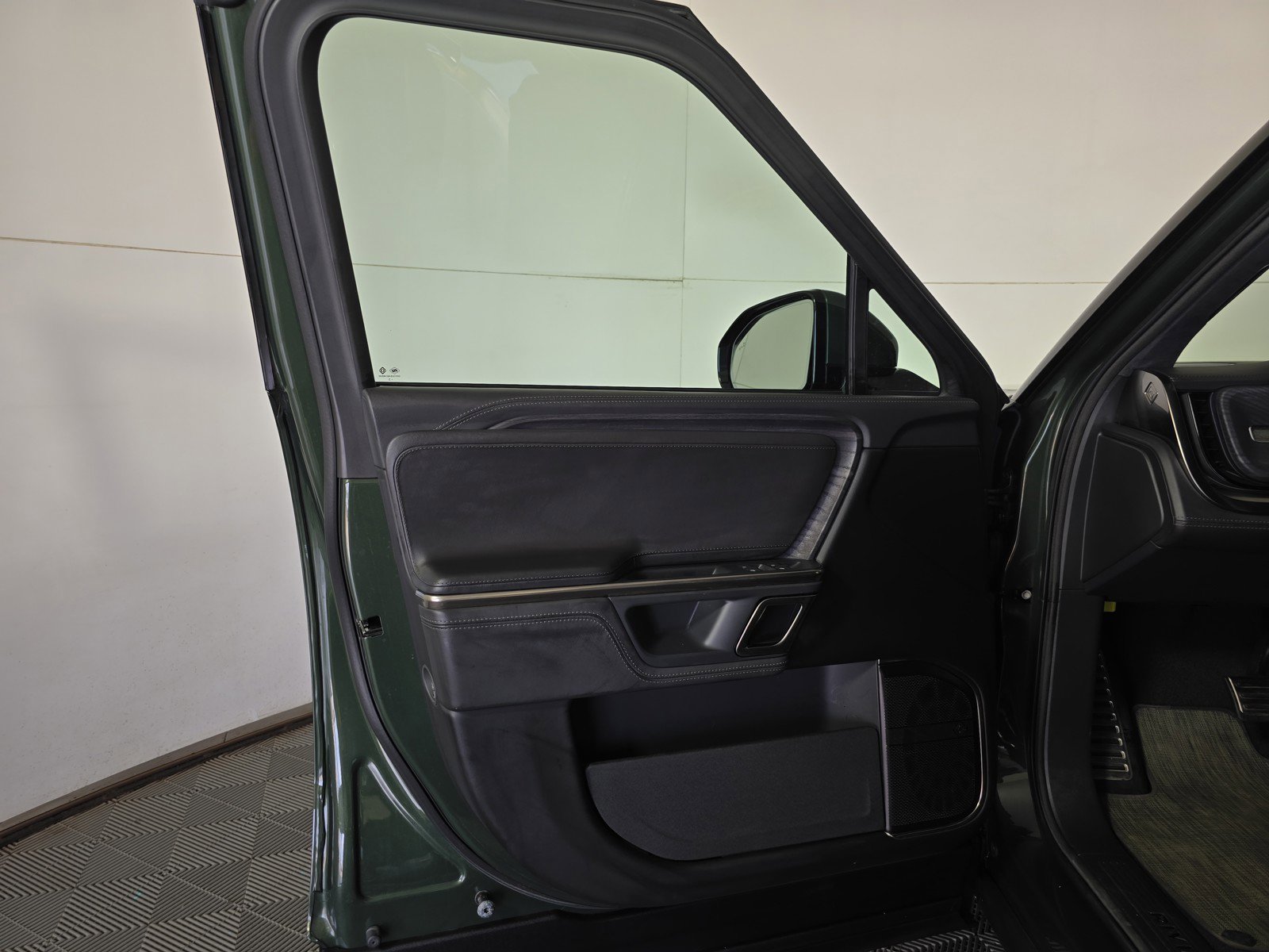 Used 2023 Rivian R1S Adventure image 15