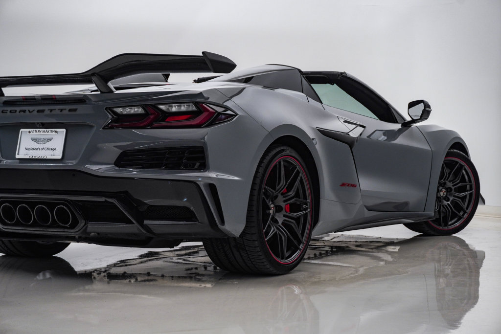 Used 2025 Chevrolet Corvette Z06 w/ Z07 Performance Package RWD image 12