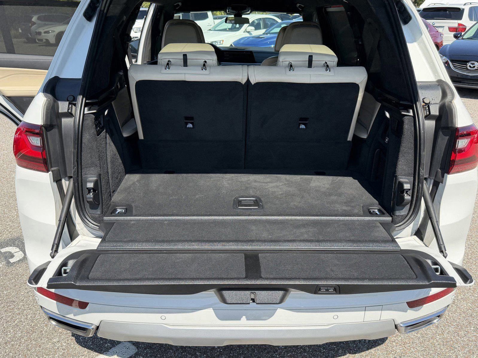 Used 2021 BMW X7 xDrive40i w/ Premium Package 2 AWD/4WD image 11