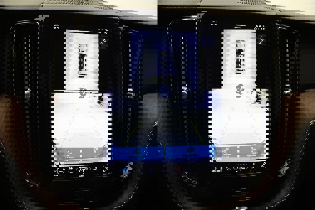 Used 2024 Volvo XC60 B5 Plus w/ Protection Package Premier image 22