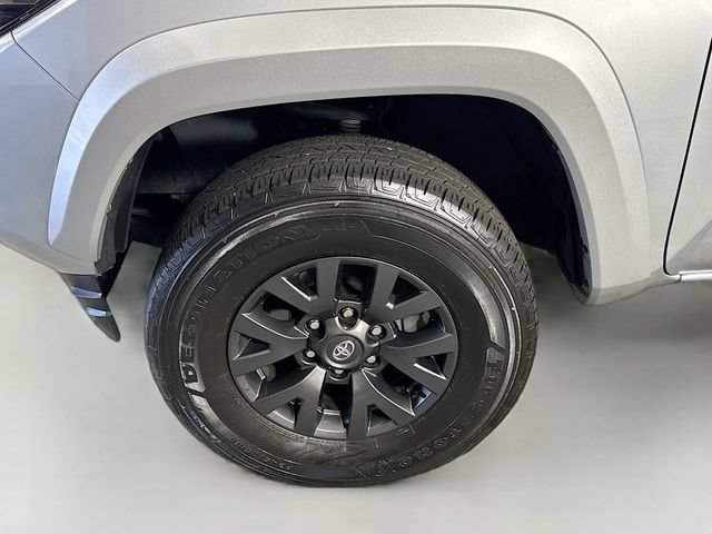 Used 2023 Toyota Tacoma SR5 AWD/4WD image 4