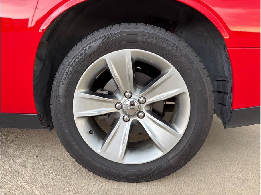 Used 2016 Dodge Challenger SXT RWD image 24