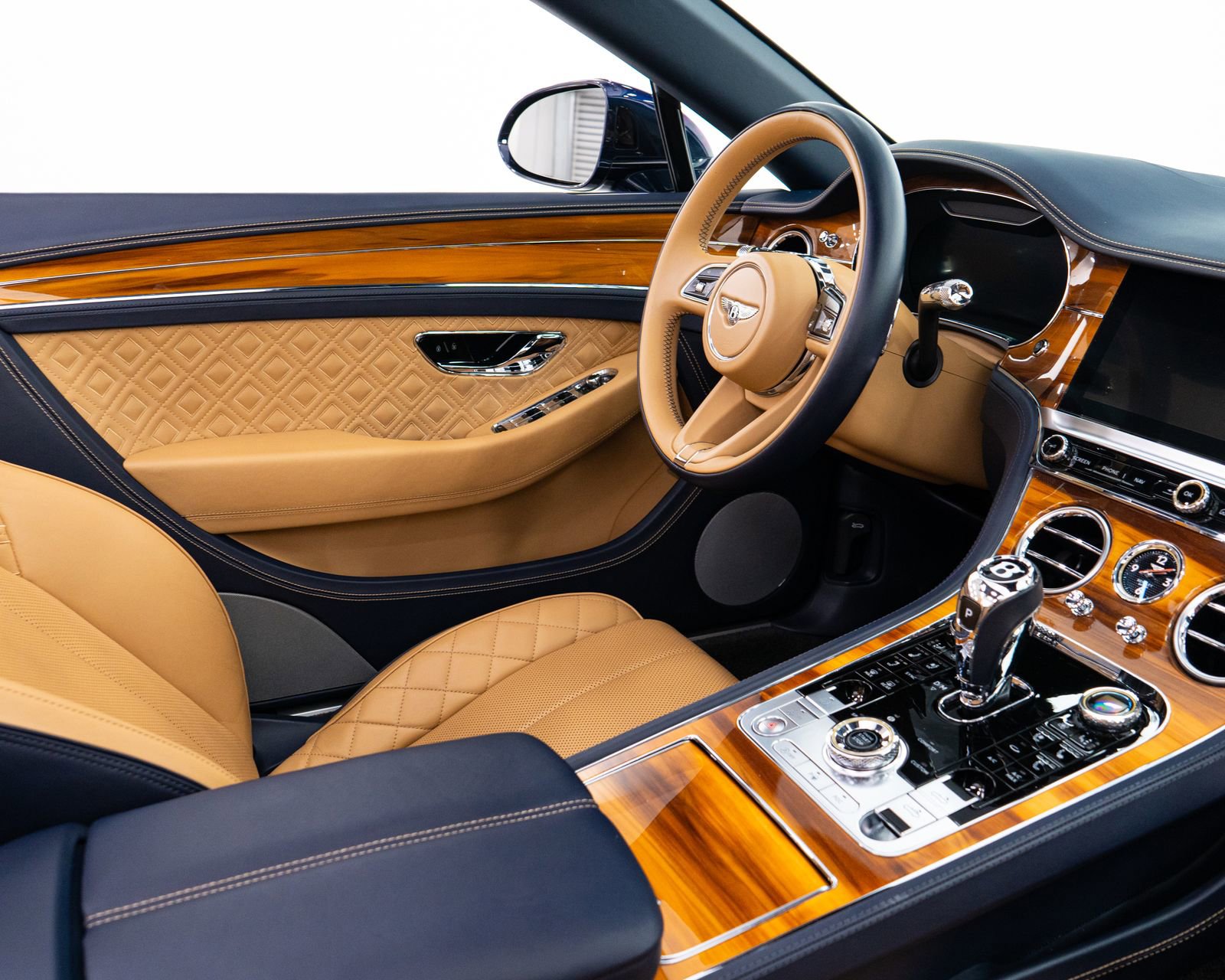 Used 2021 Bentley Continental GT AWD/4WD image 32