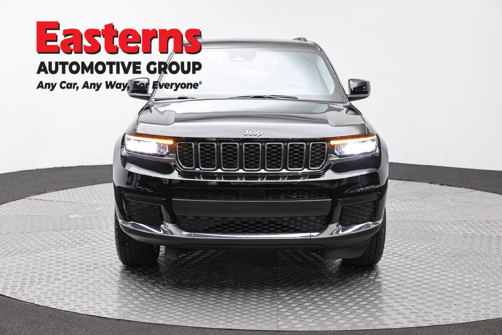 Used 2023 Jeep Grand Cherokee L Laredo AWD/4WD image 3