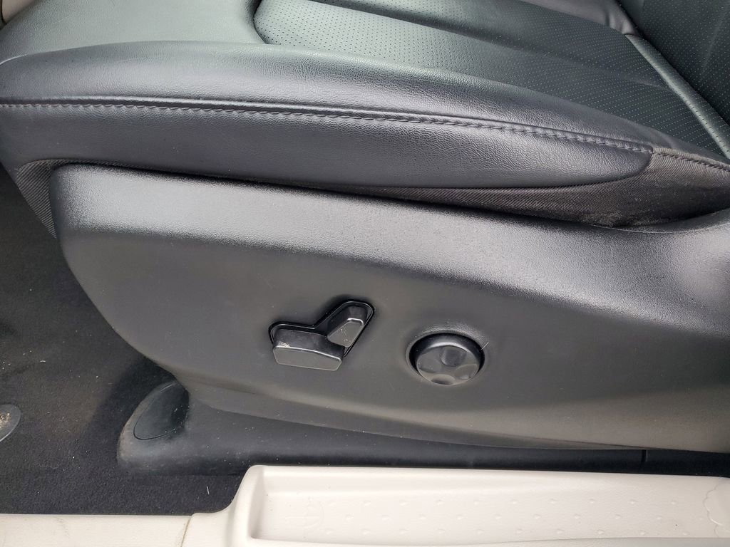 Used 2024 Chrysler Pacifica Touring-L image 10