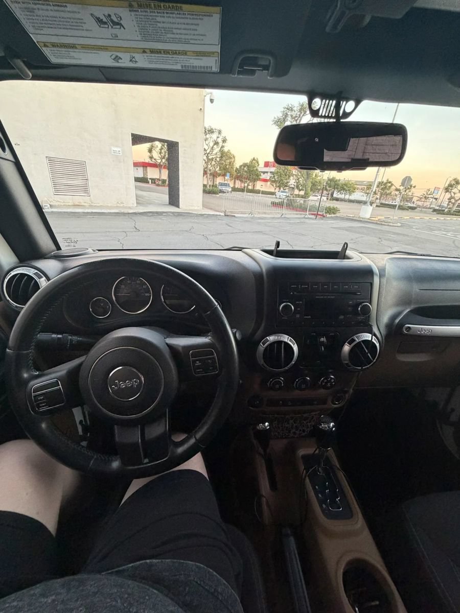 Used 2016 Jeep Wrangler Unlimited Rubicon w/ Max Tow Package AWD/4WD image 12