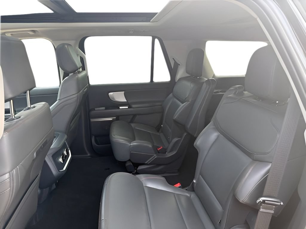 Used 2025 Ford Expedition Active AWD/4WD image 9