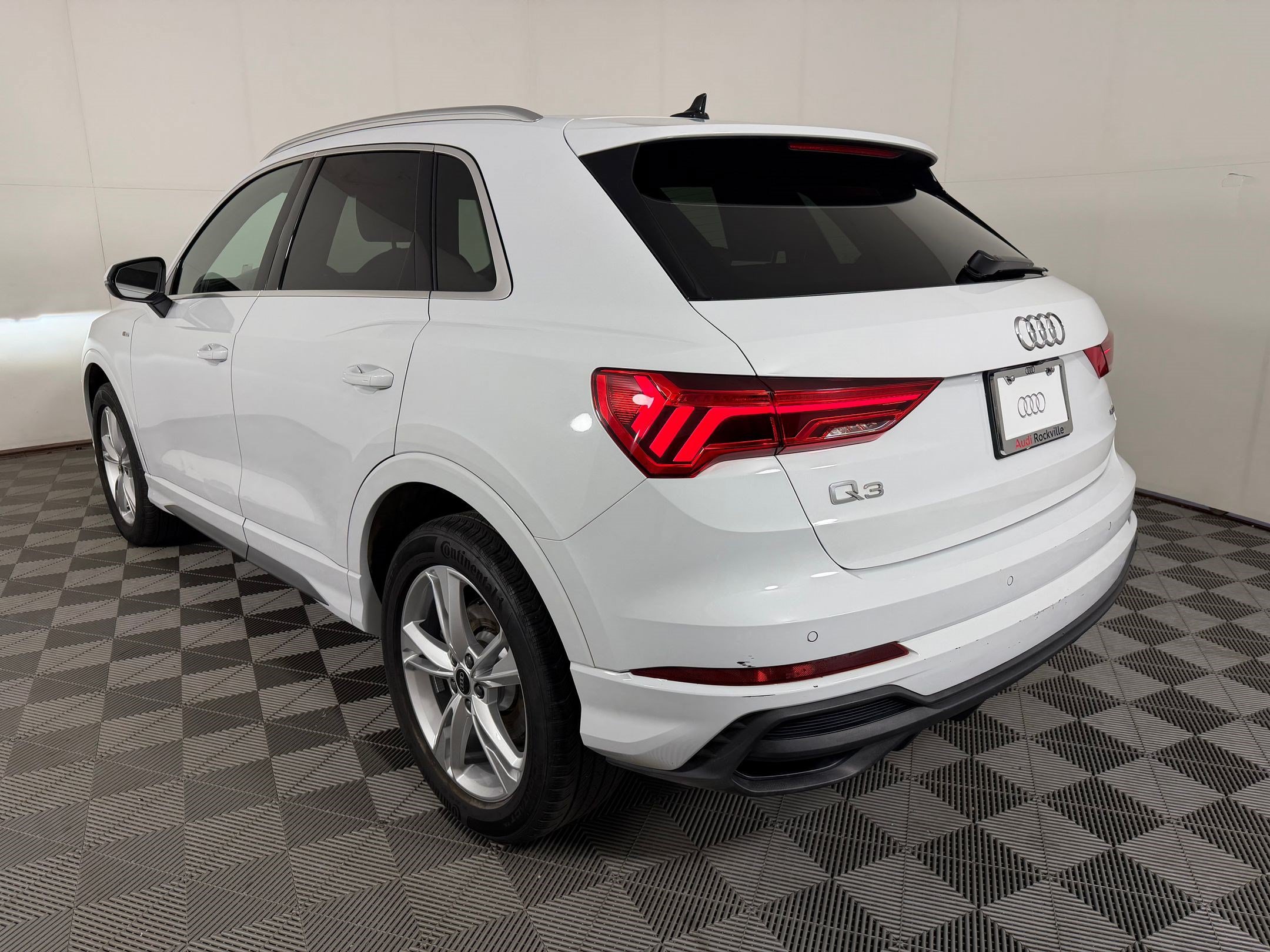 Certified 2023 Audi Q3 2.0T Premium w/ Convenience Package AWD/4WD image 3