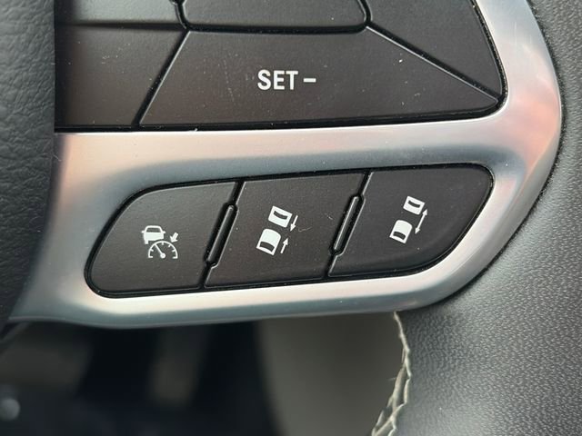 Used 2024 Chrysler Pacifica Touring-L FWD image 44