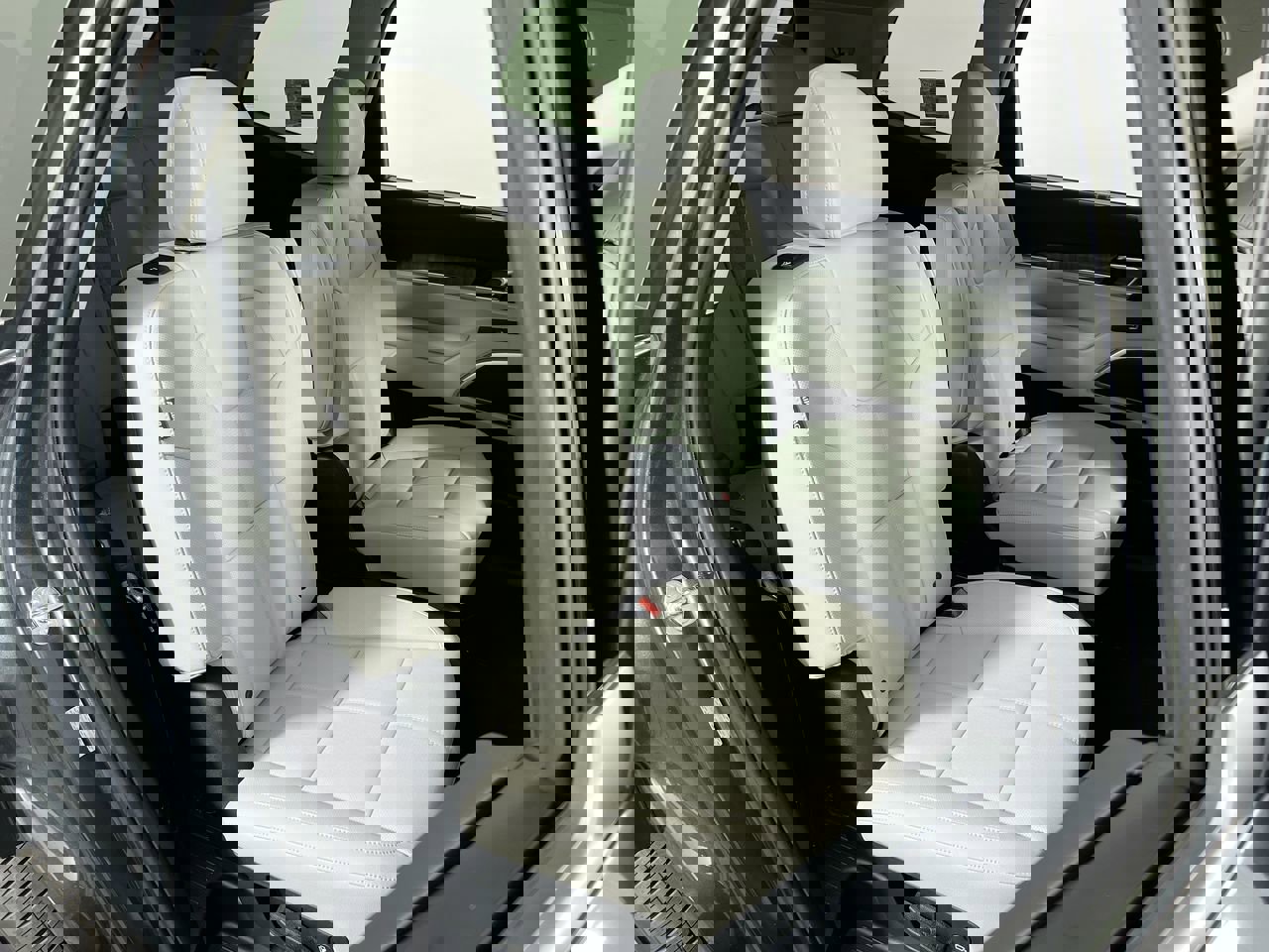 Certified 2024 Kia Telluride EX w/ EX Captain's Chair Package FWD image 26