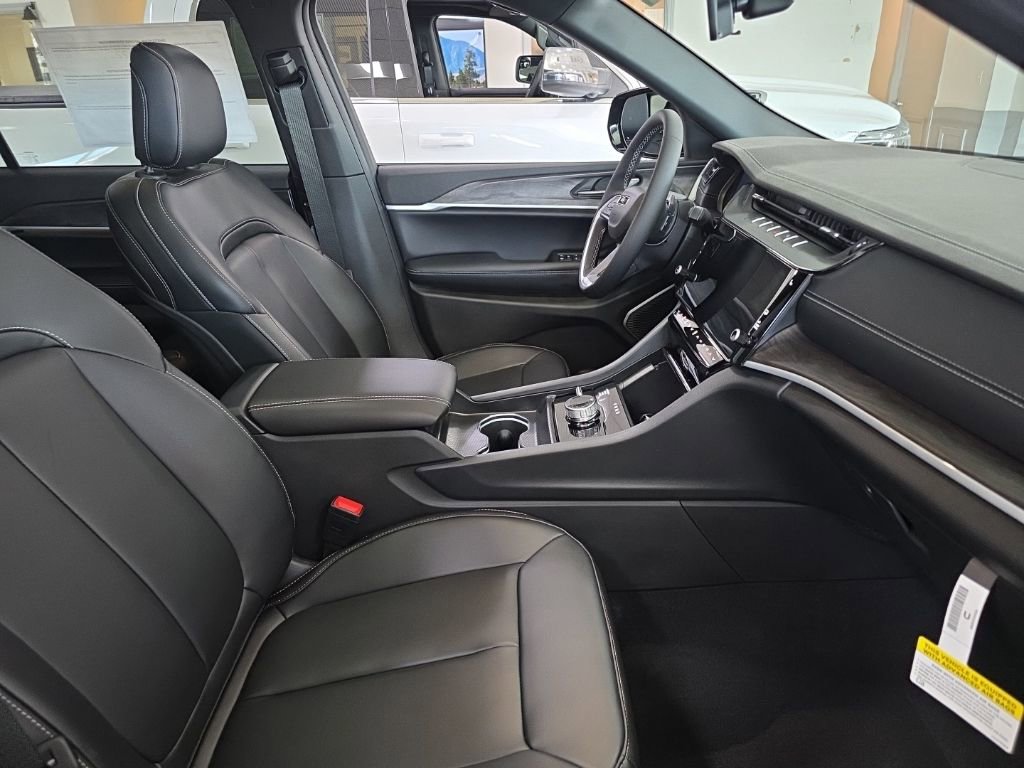 New 2026 Jeep Grand Cherokee L Limited w/ Limited Altitude Package image 10