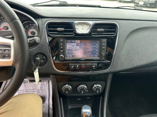 Used 2012 Chrysler 200 Limited image 24