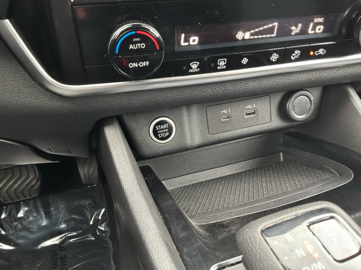 Used 2021 Nissan Rogue SV FWD image 17