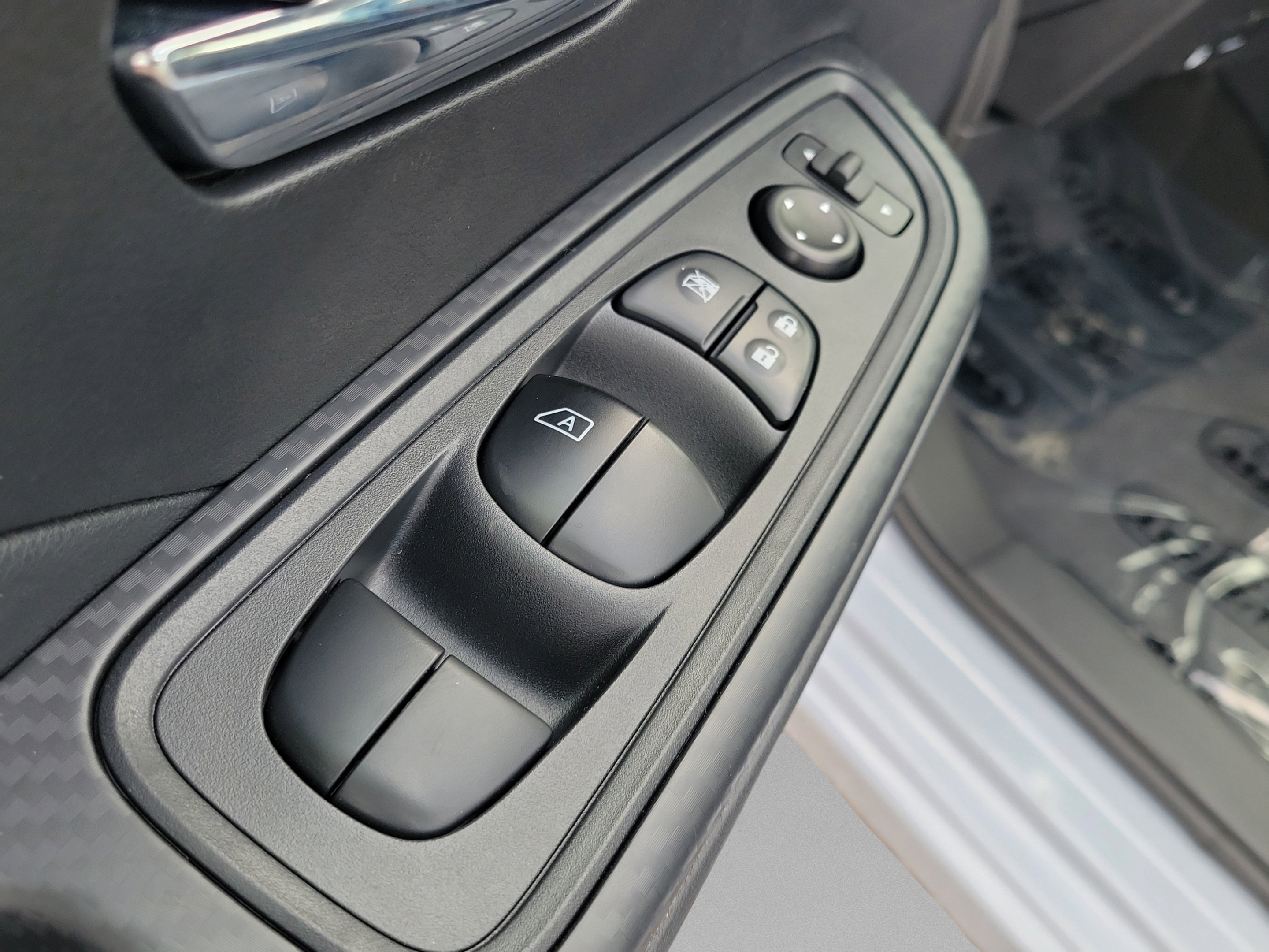 New 2025 Nissan Versa SV w/ Trunk Package FWD image 14