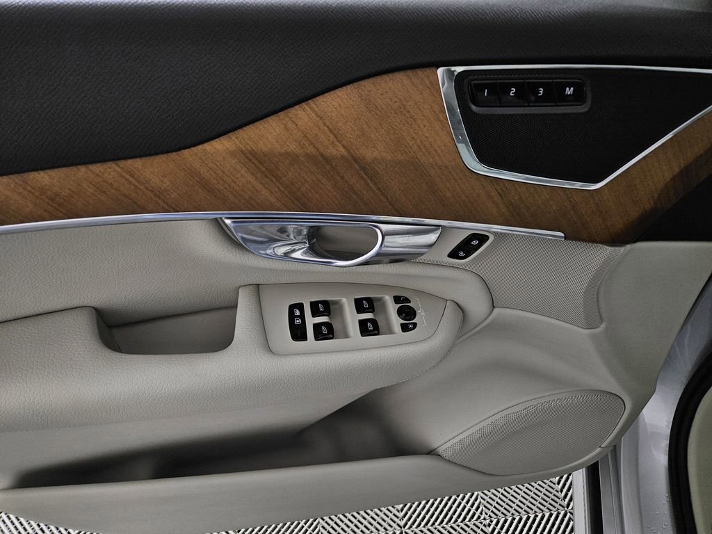 Used 2022 Volvo XC90 T6 Momentum w/ Advanced Package image 24