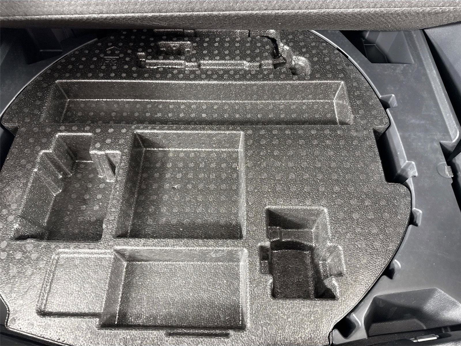 Used 2024 Toyota Corolla Cross XSE w/ Convenience Package image 41