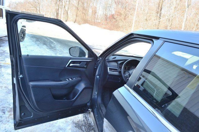 Used 2024 Mitsubishi Outlander SE image 13