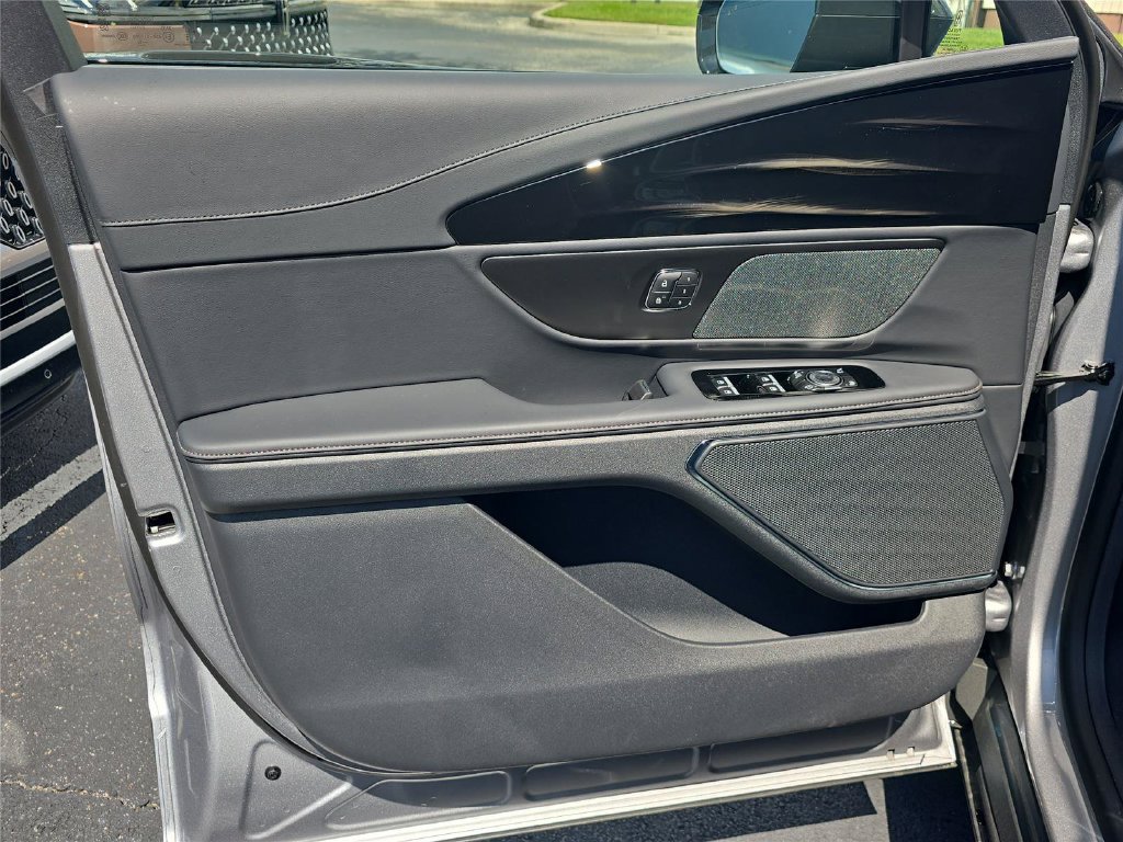 New 2026 Lincoln Nautilus Premier AWD/4WD image 12