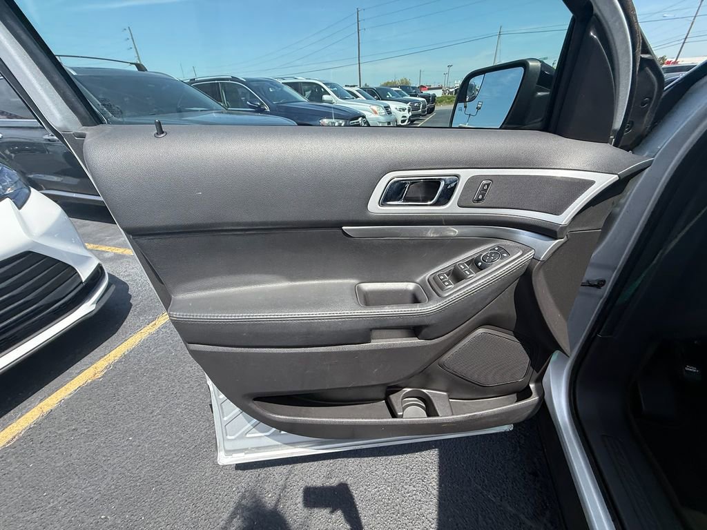 Used 2012 Ford Explorer XLT FWD image 11