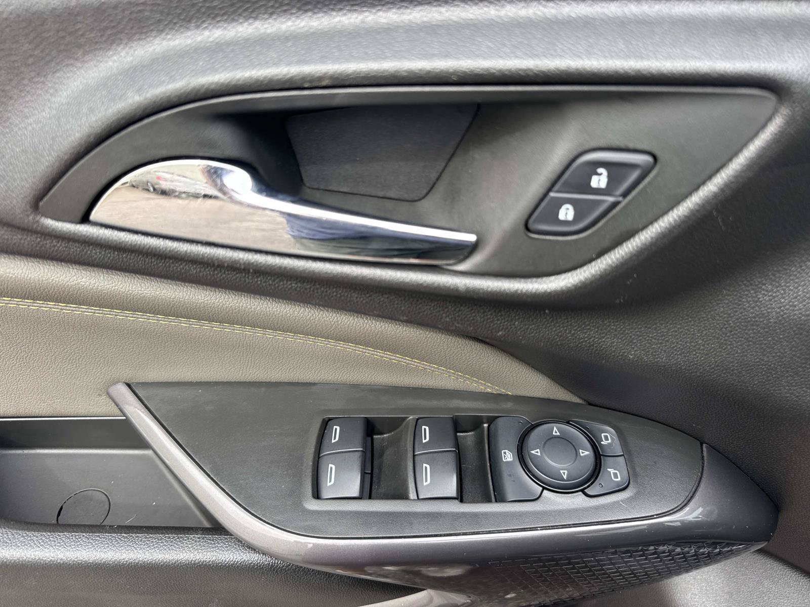 Used 2025 Chevrolet Trax ACTIV w/ Sunroof Package FWD image 21