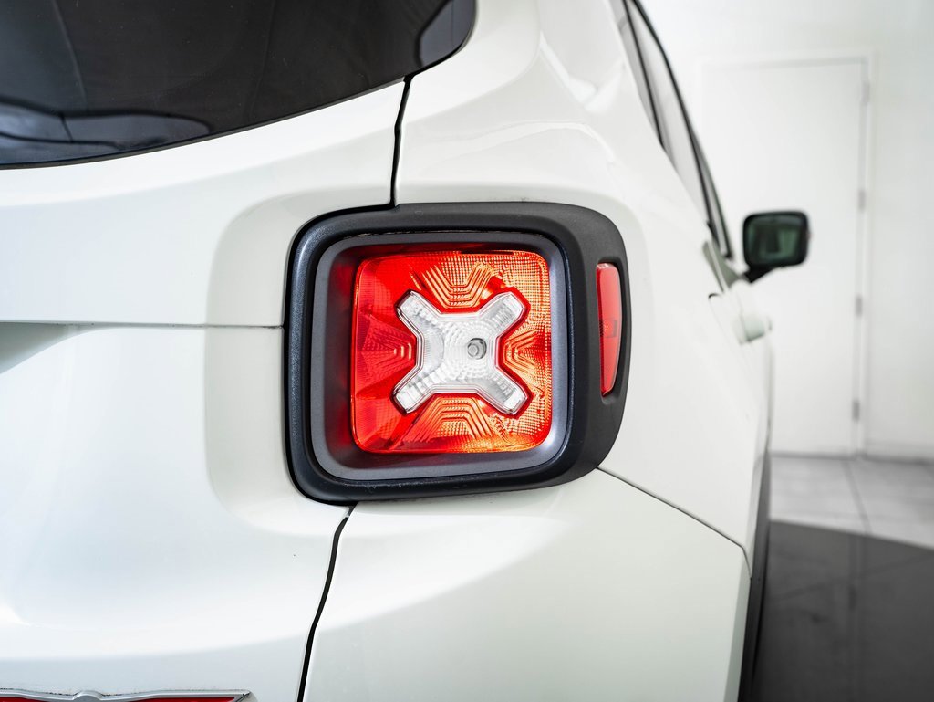 Used 2016 Jeep Renegade Trailhawk w/ Premium Trailhawk Package image 18