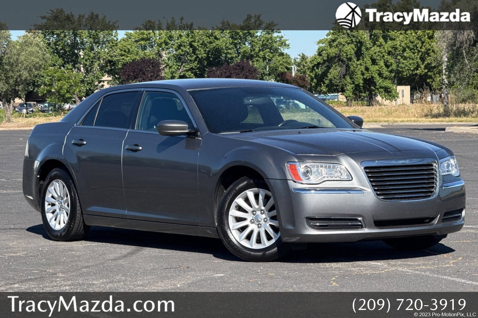 Used 2012 Chrysler 300 RWD image 1