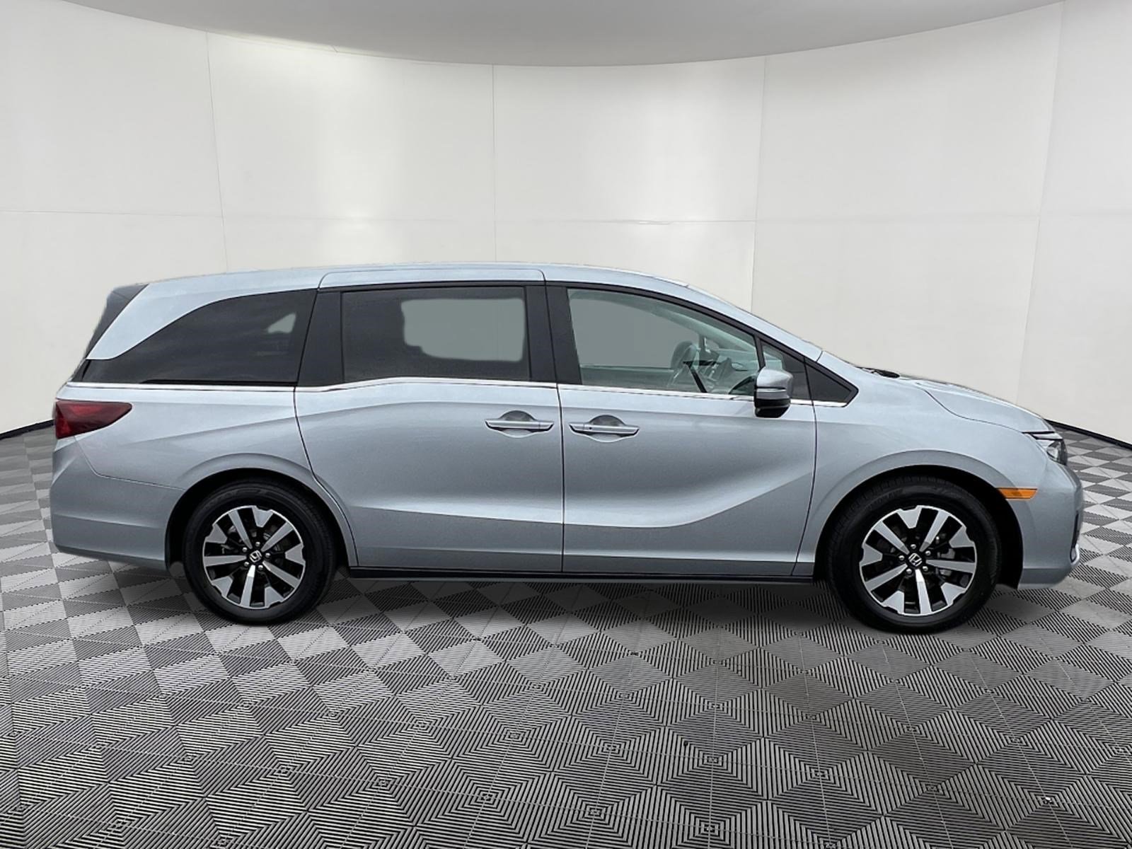 Used 2025 Honda Odyssey EX-L image 7