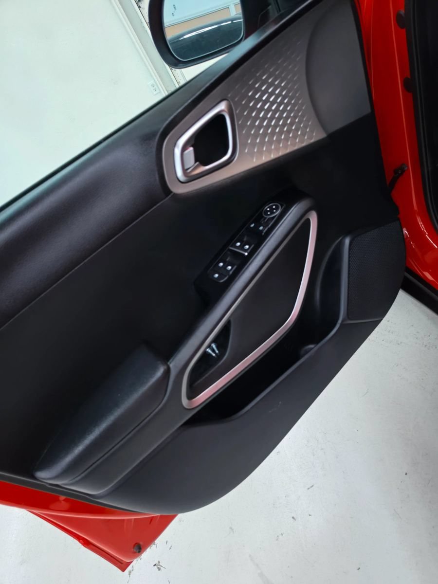 Used 2024 Kia Soul LX w/ LX Technology Package FWD image 17
