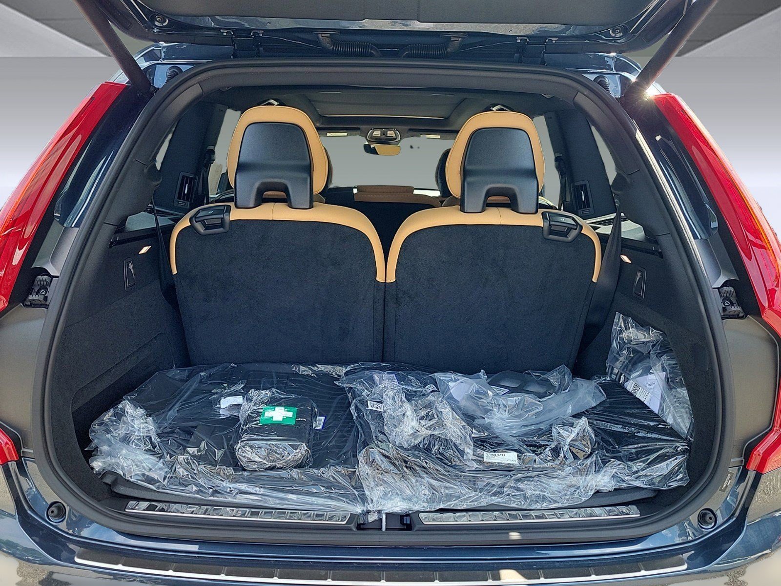 New 2024 Volvo XC90 T8 Ultimate w/ Protection Package Premier image 31