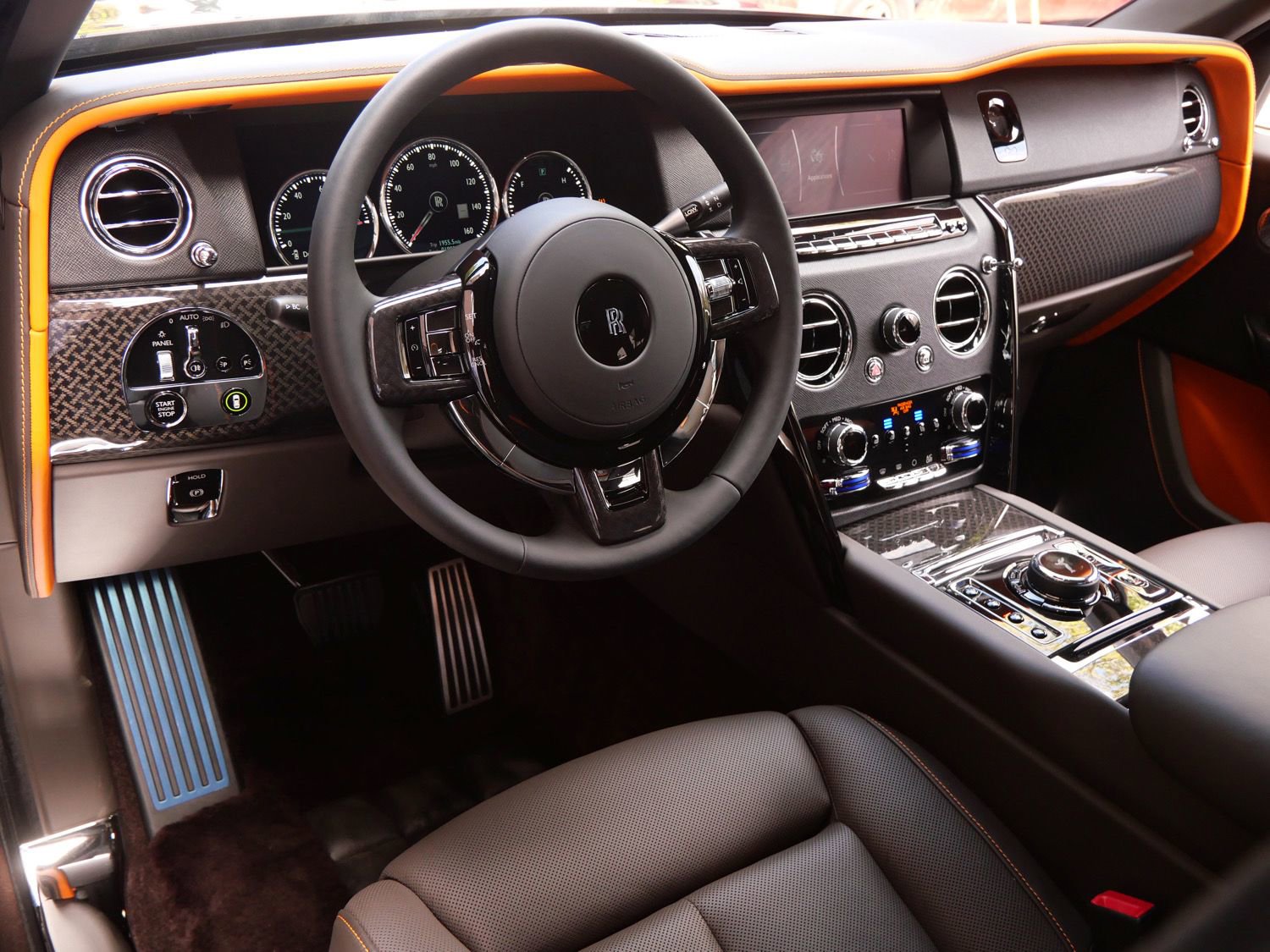 Used 2022 Rolls-Royce Cullinan Black Badge AWD/4WD image 17