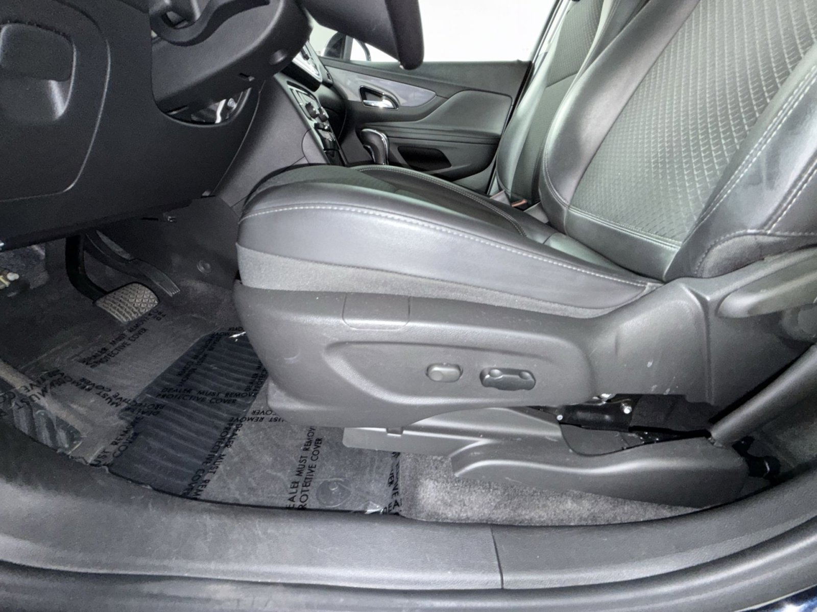 Used 2022 Buick Encore Preferred w/ Safety Package AWD/4WD image 14