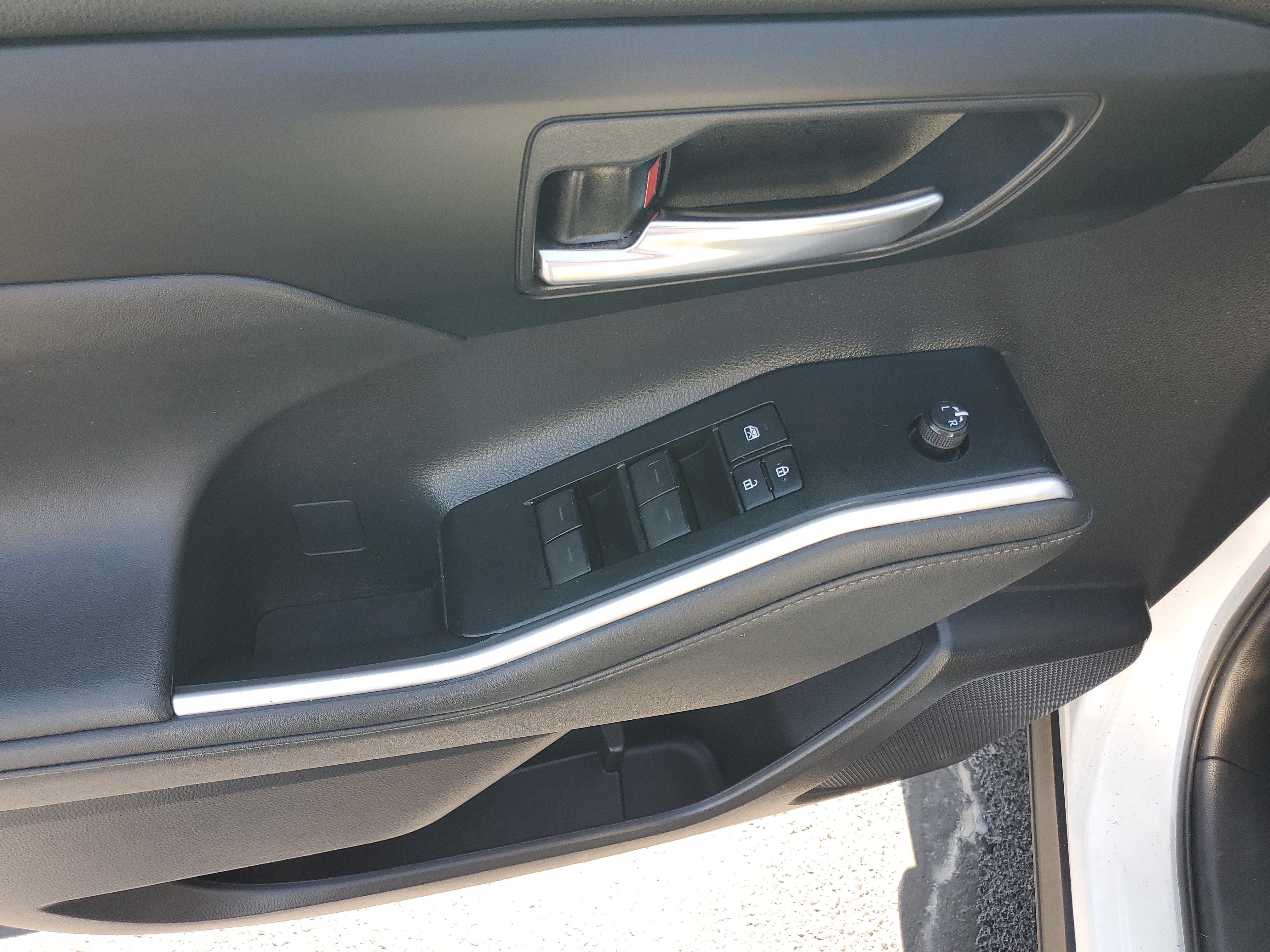 Certified 2021 Toyota Highlander XLE AWD/4WD image 21