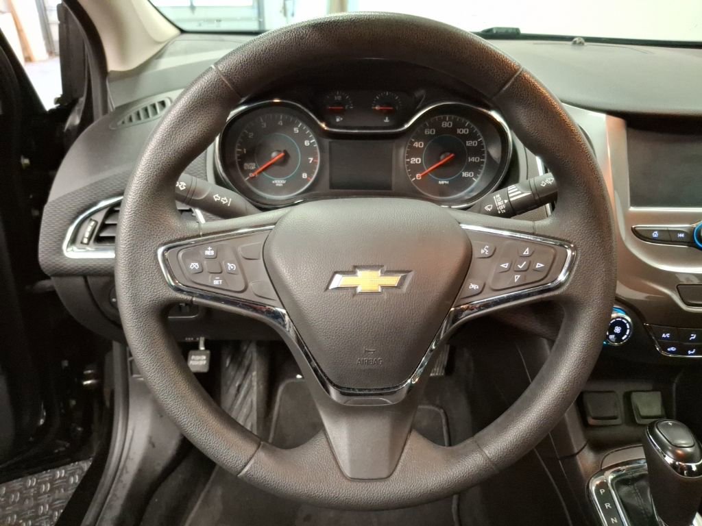 Used 2017 Chevrolet Cruze LT image 18