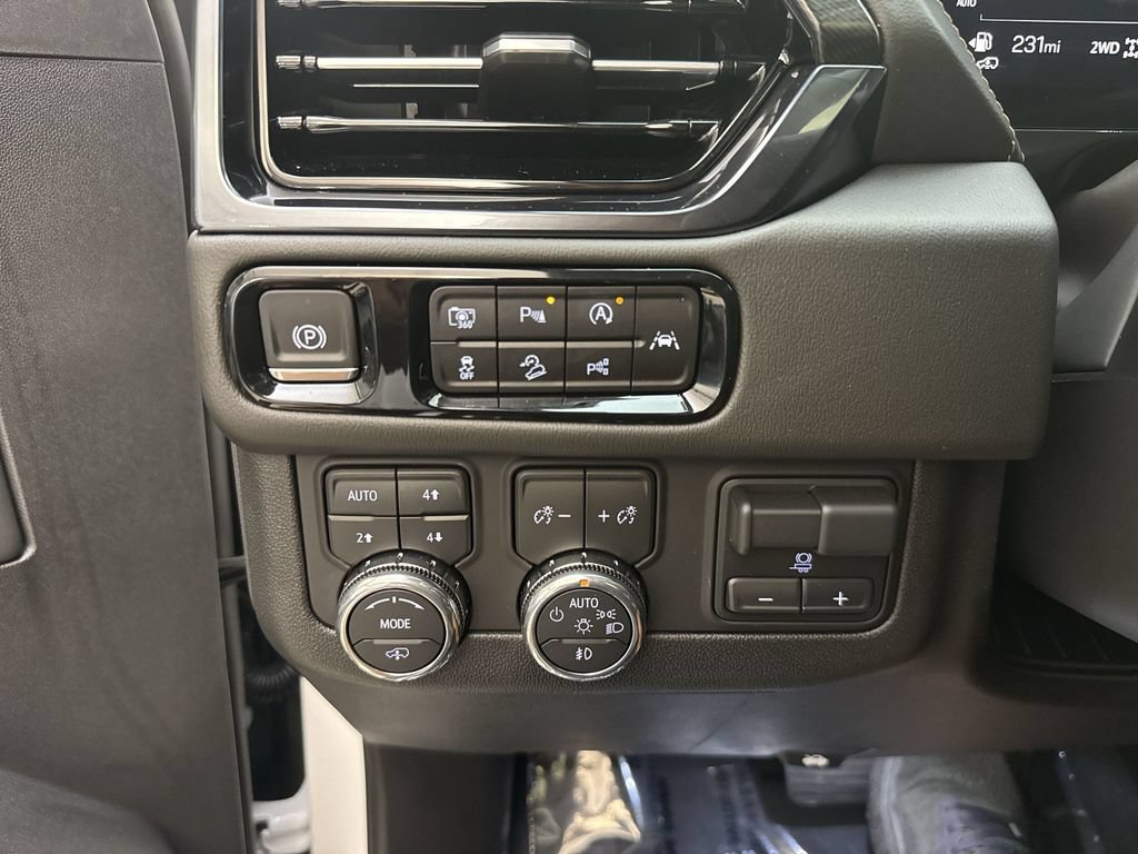 Used 2025 GMC Yukon AT4 w/ AT4 Premium Plus Package AWD/4WD image 21