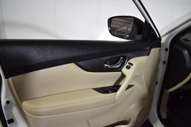 Used 2017 Nissan Rogue SV w/ SV Premium Package FWD image 7