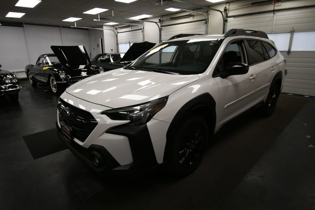Used 2023 Subaru Outback Onyx Edition AWD/4WD image 4