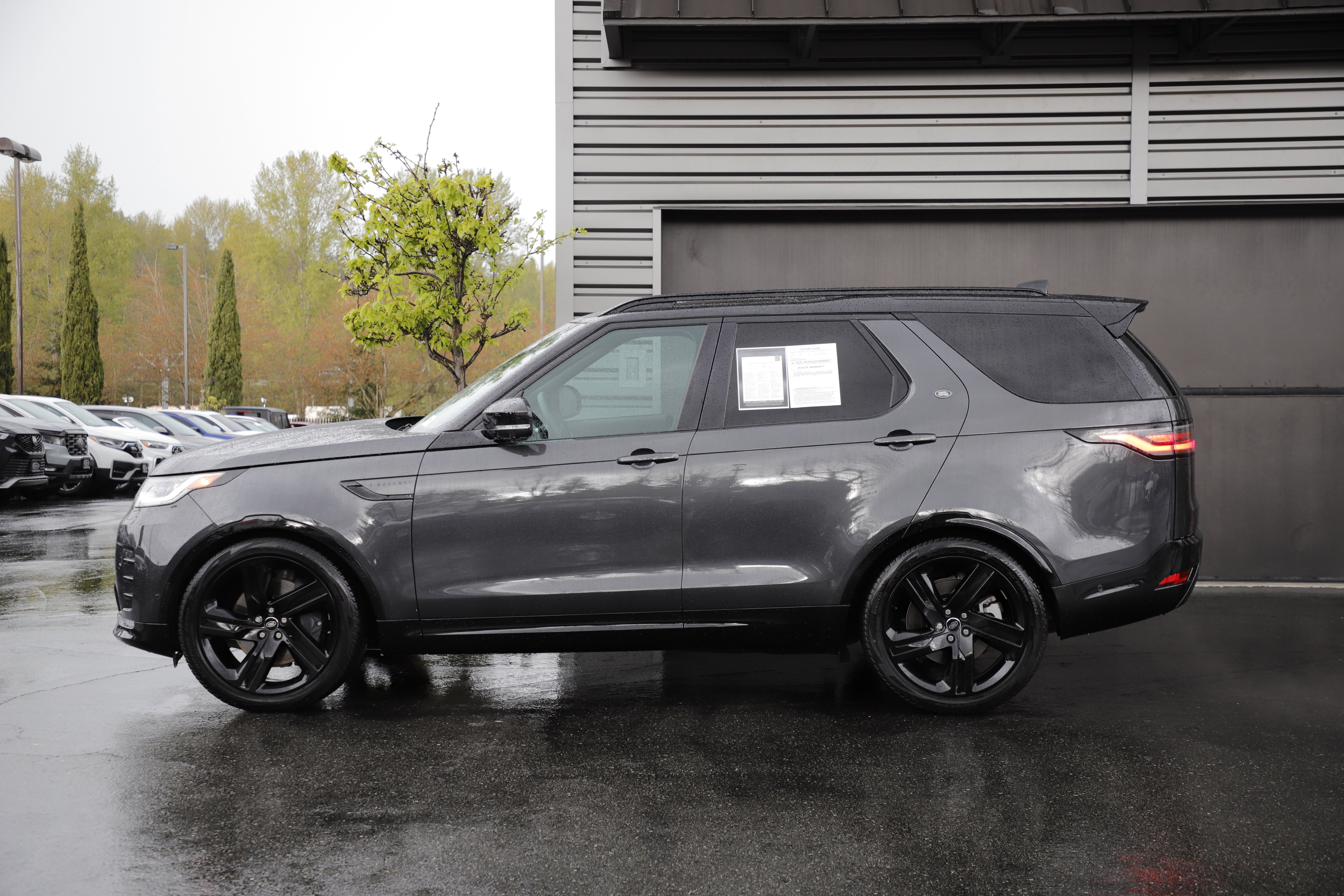 Certified 2025 Land Rover Discovery Dynamic SE image 7