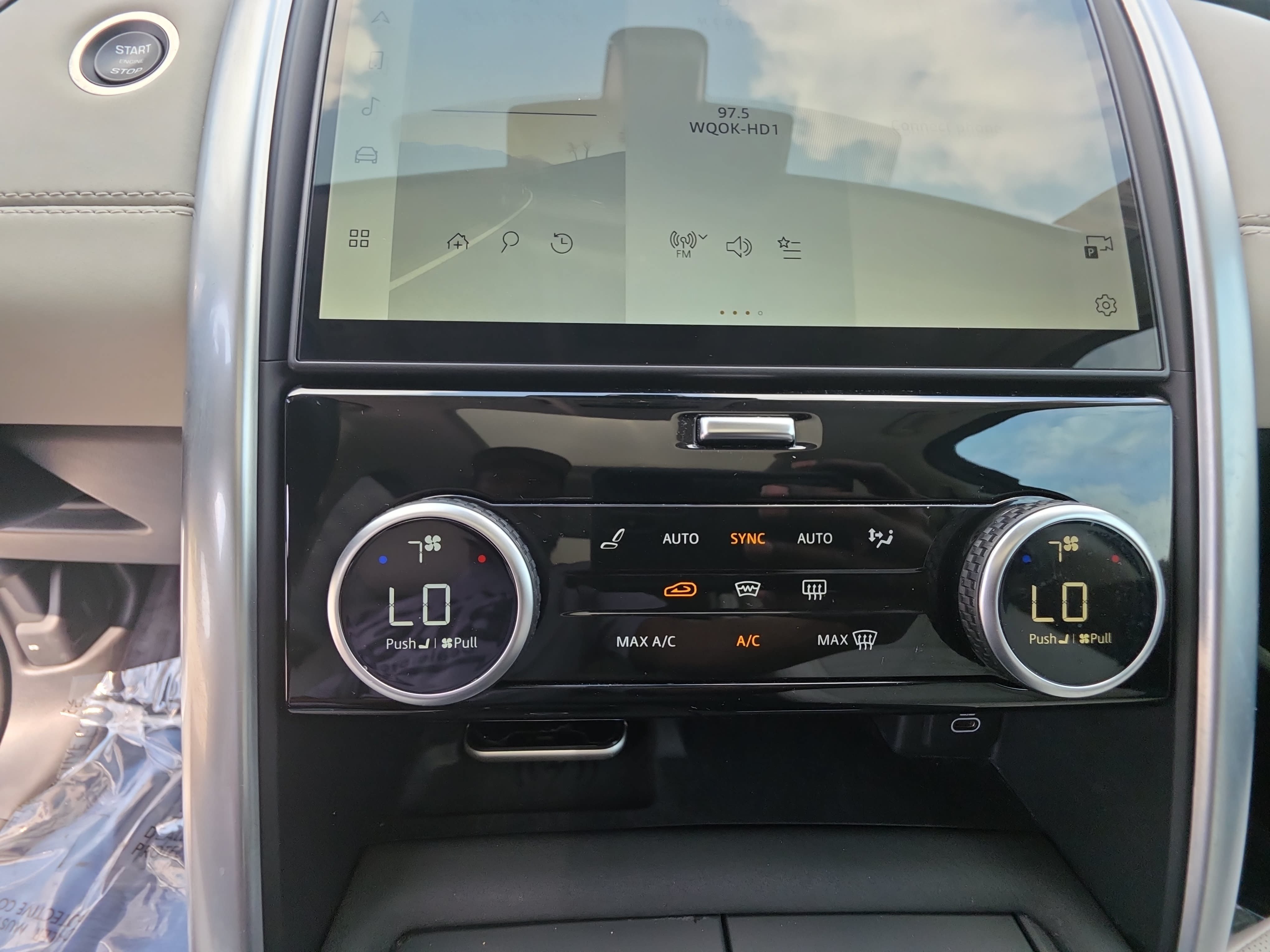 Certified 2025 Land Rover Discovery S AWD/4WD image 23
