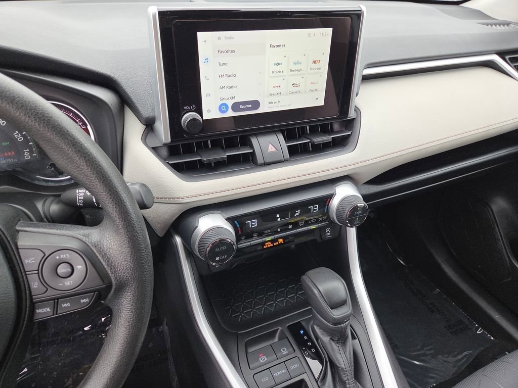 Used 2024 Toyota RAV4 XLE FWD image 28